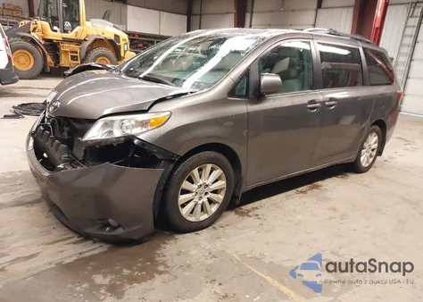 2015 Toyota Sienna Xle 7 Passenger z USA, uszkodzony, nr VIN 5TDDK3DC4FS123467